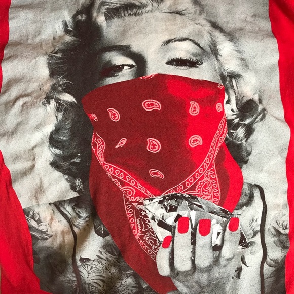 marilyn monroe red bandana shirt
